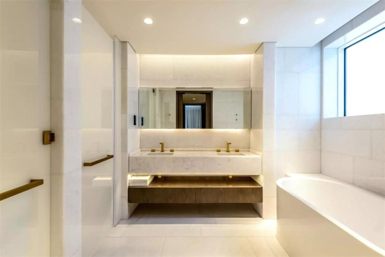 Five Palm Beach Villa - Three Floors, Private Pool, Jacuzzi Dubai Esterno foto