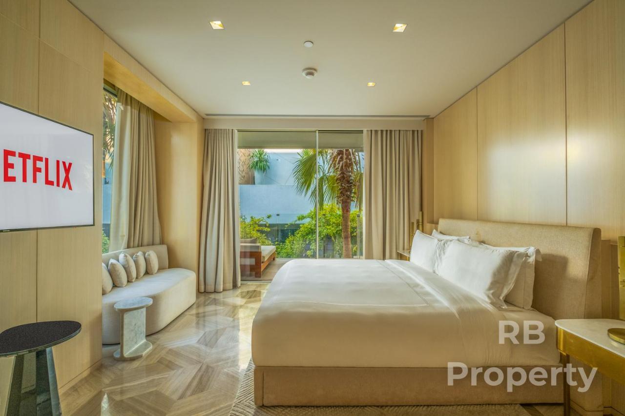 Five Palm Beach Villa - Three Floors, Private Pool, Jacuzzi Dubai Esterno foto