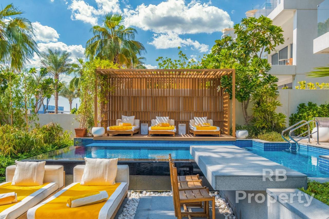 Five Palm Beach Villa - Three Floors, Private Pool, Jacuzzi Dubai Esterno foto